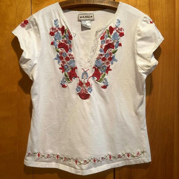 Vintage AMI Embroidered Lace Trim V neck‎ Top-Sz L-Cap Sleeve-Boho-Cottagecore - Picture 1 of 11